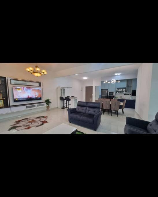 Lee Apartment