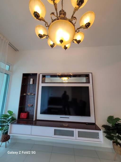 Lee Apartment *