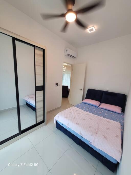 Lee Apartment